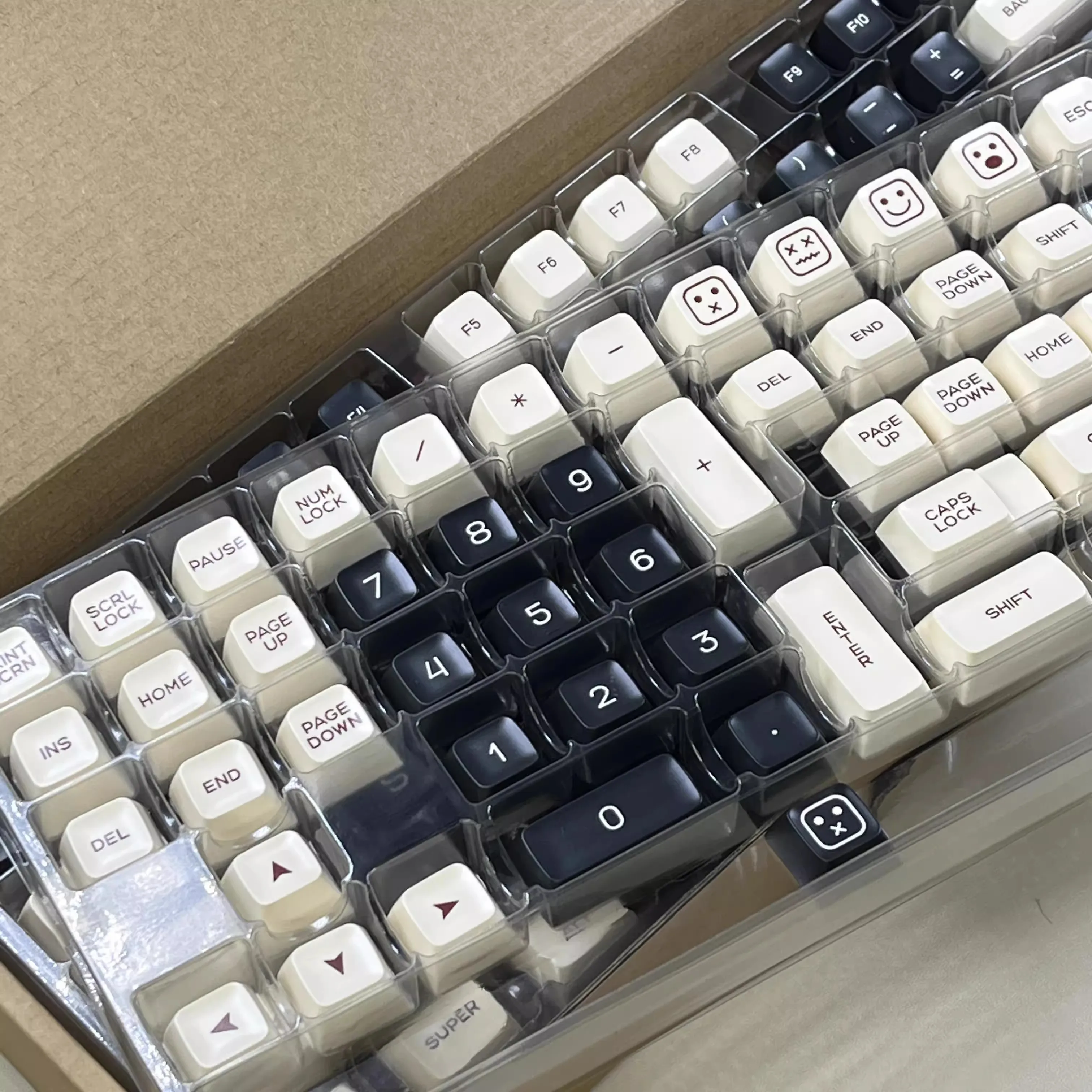 

GMK Rome Keycap SA Profile Keycaps PBT Double Shot Key Caps Set ISO Enter 7U Spacebar for Custom Mechanical Keyboard KIT