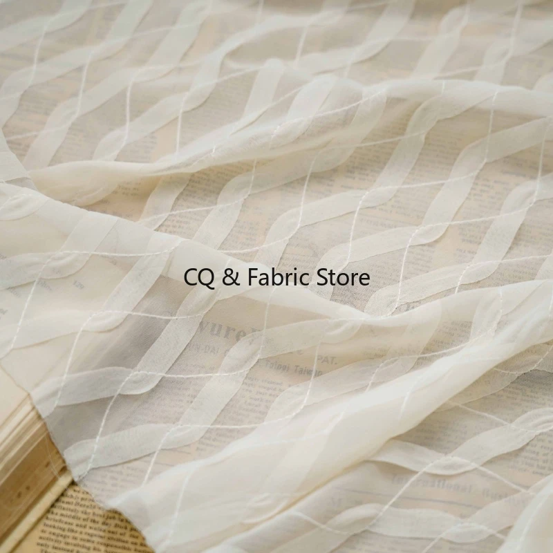 

Новая летняя весенняя полосатая волнистая вышивка, шифоновая ткань, классическая рубашка, женская одежда, декоративный материал, японский корейский стиль