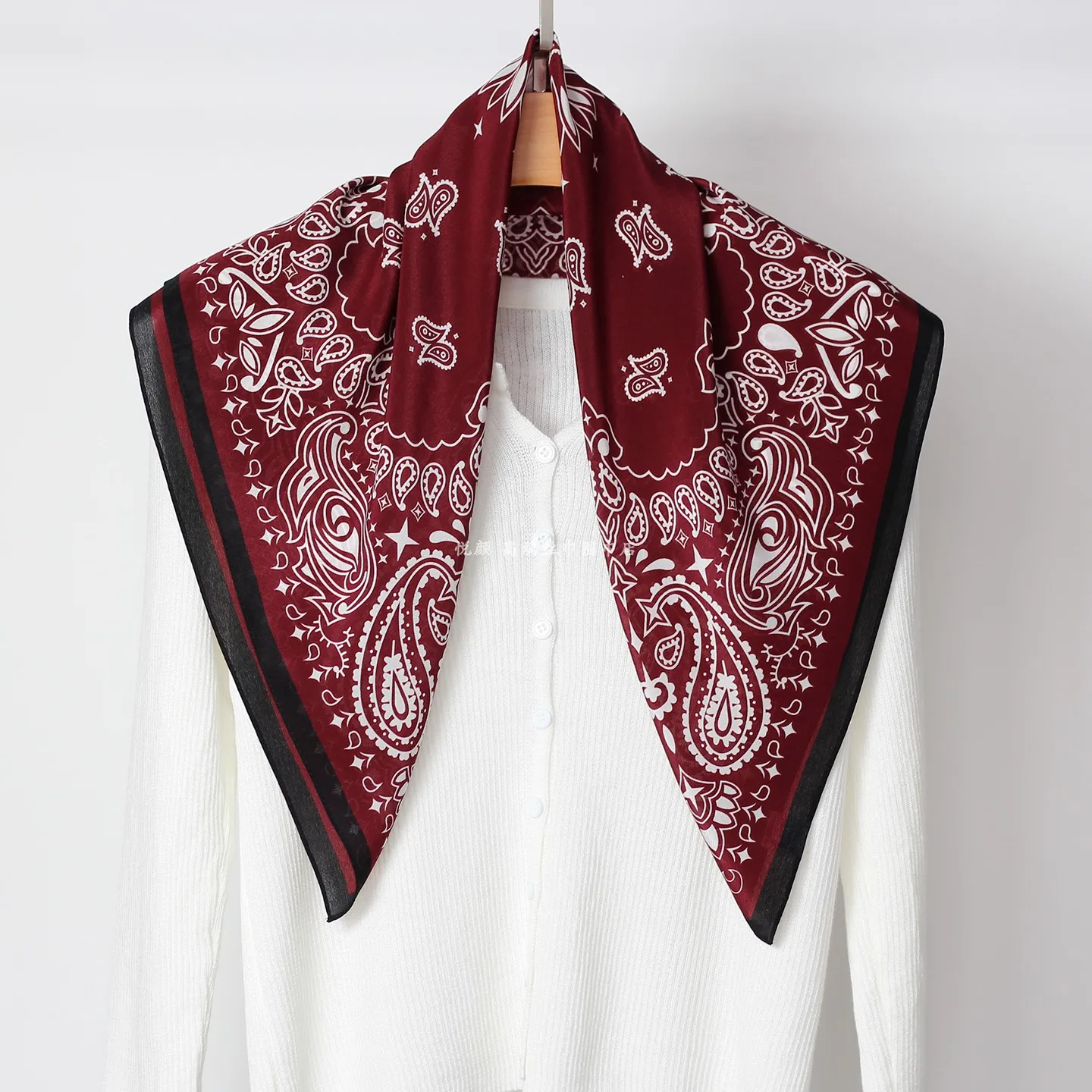 エレガントなヴィンテージダークワインレッドカシミヤスカーフ女性用マルベリーシルクダブルガーゼスカーフ薄いスタイル花柄多用途アクセサリー