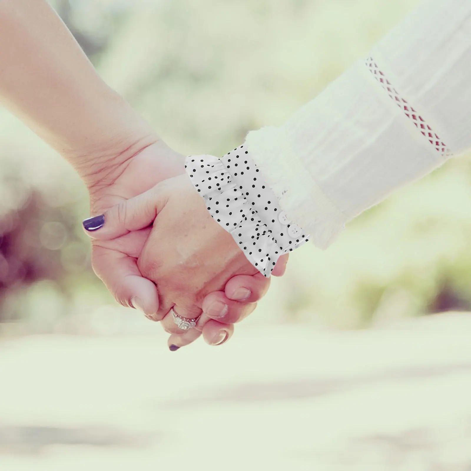 Рисунок 3 - 1 пара манжет на запястьях с рюшами