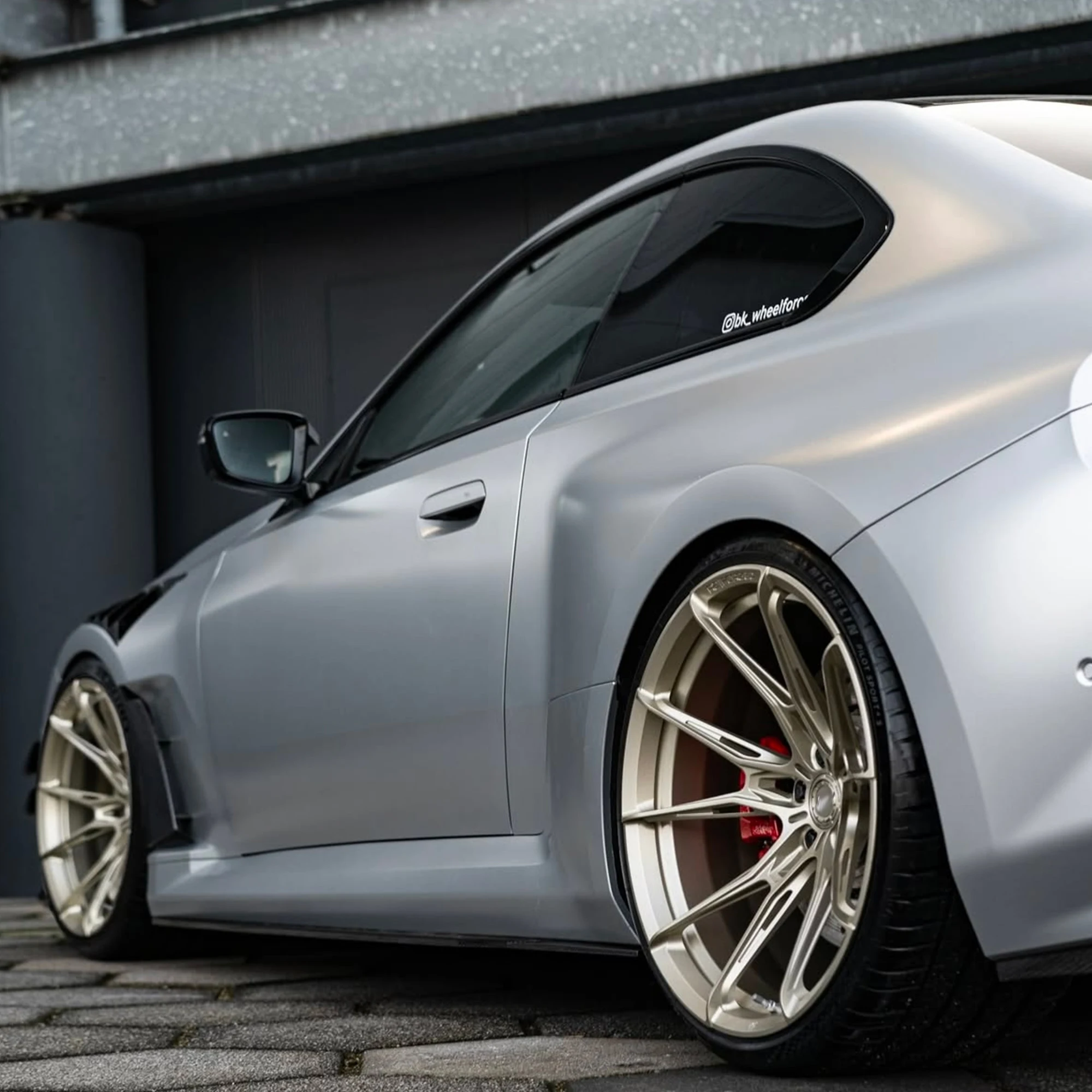 عجلات سيارة مزورة مخصصة مقعرة عميقة إطارات ألومنيوم 18 19 20 21 22 بوصة 5x114.3 5x112 5x110 5x120 حافة مزورة لسيارات BMW G80 M3 M4