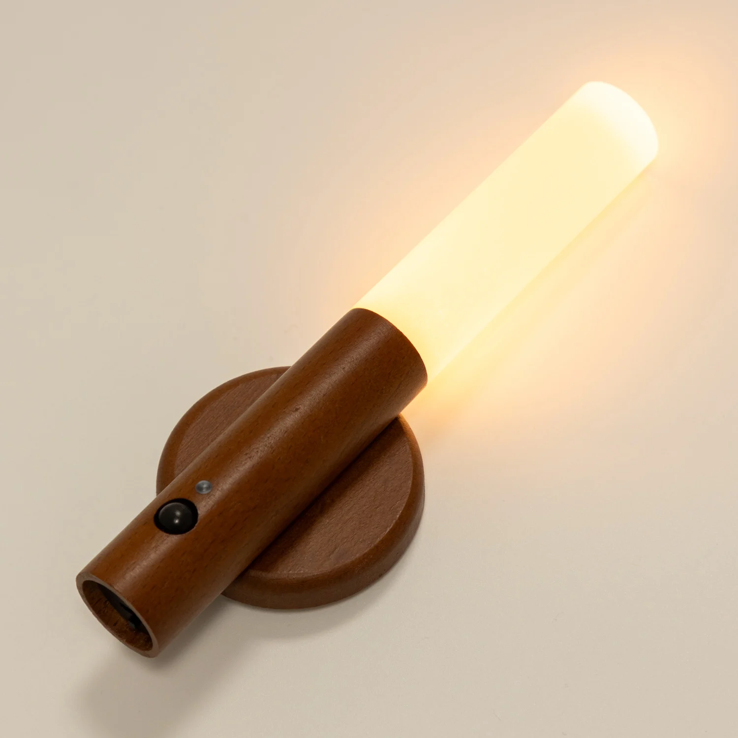

1W 60lm IP20 High-Quality Rechargeable Magnetic Stick LED Wall Light with PIR Light Sensor for indoor lighting