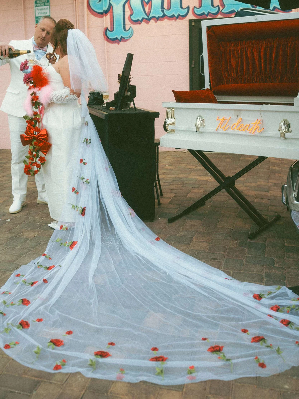 Rose Embroidered Lace Wedding Veils One Tier Tulle Boho Customized 2.5 Meters Bridal Veil Red with Metal Comb