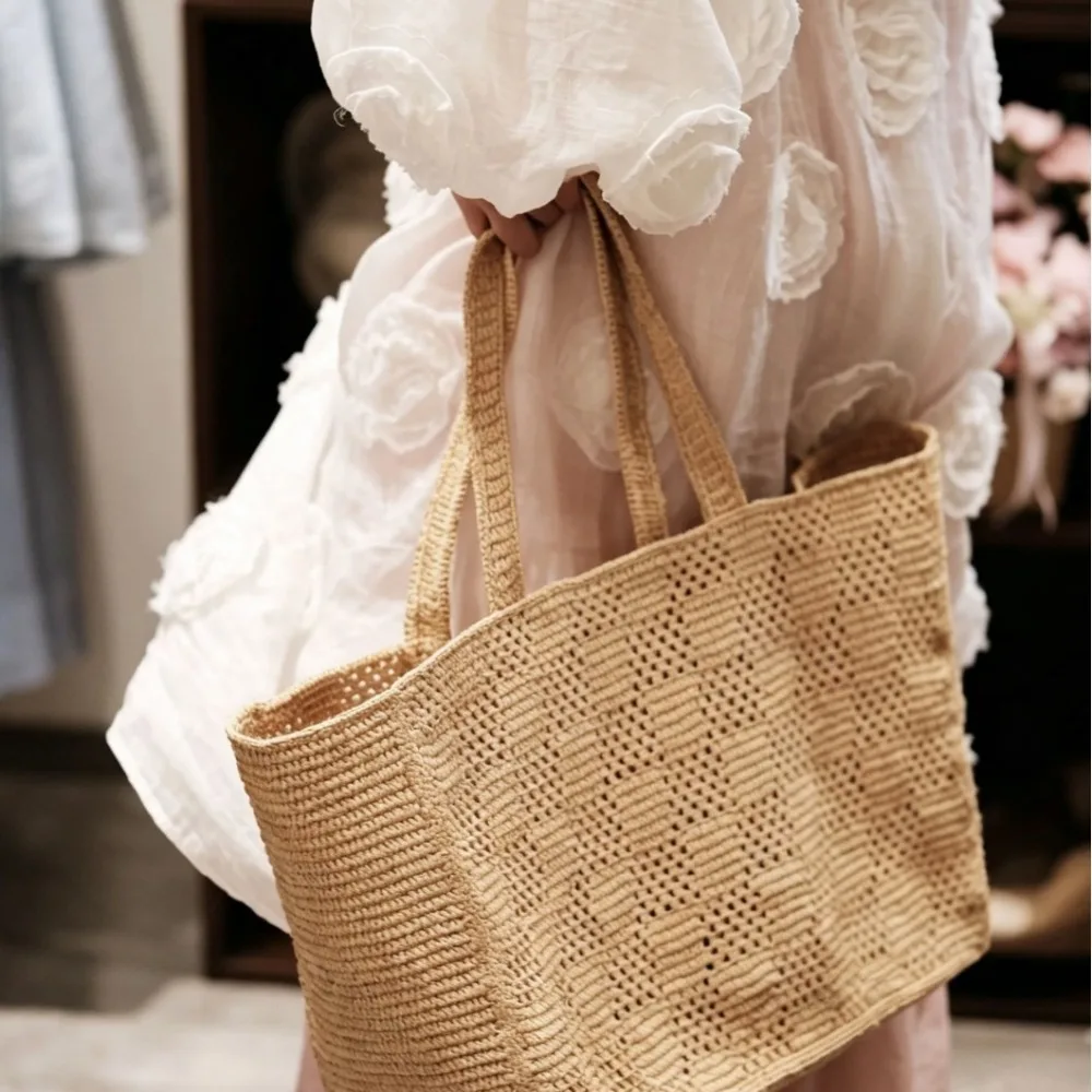 2026 New Large-capacity Shoulder Bag Women's Summer Vacation Seaside Leisure Texture Unique Fashion Simple Large Tote Raffia