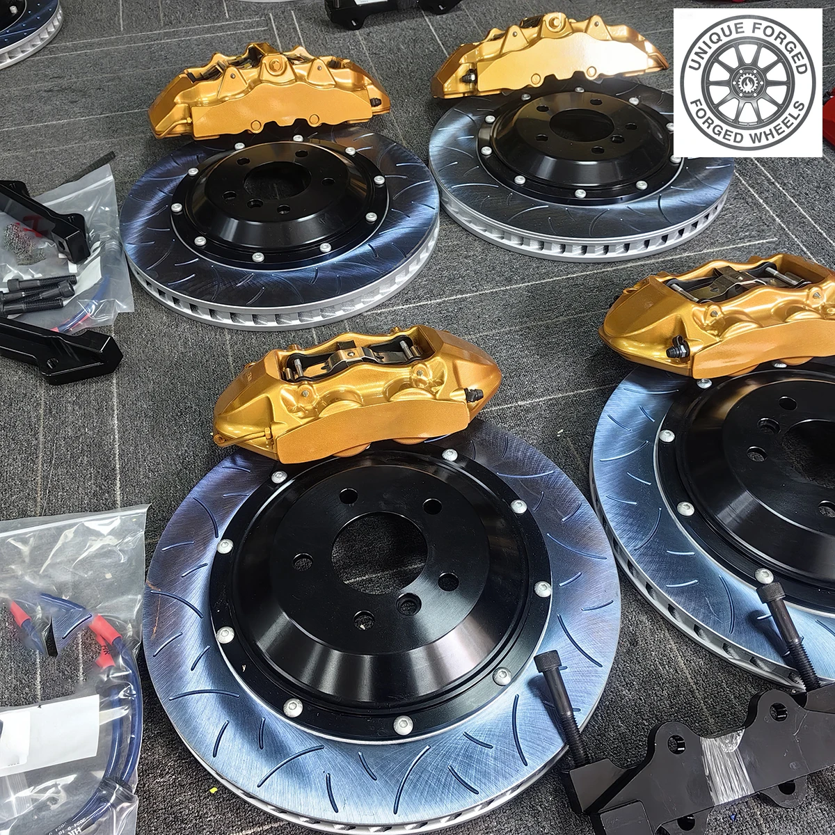 

Комплект тормозов 26 Style Gold GT8, 8-поршневой, 405 мм, для колес 18-21 дюймов