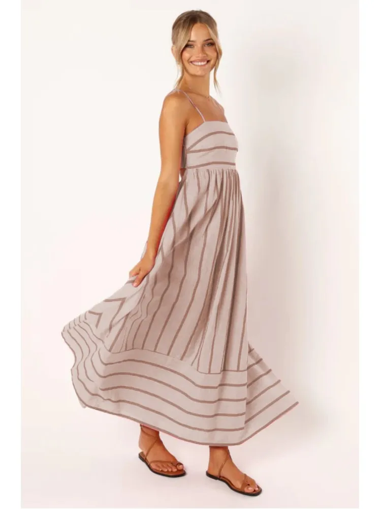 エレガントなストライプマキシロングドレス夏の女性スパゲッティストラップフリルバックレスプリーツ弾性ウエスト自由奔放に生きるパーティースイングル​​ーズドレス