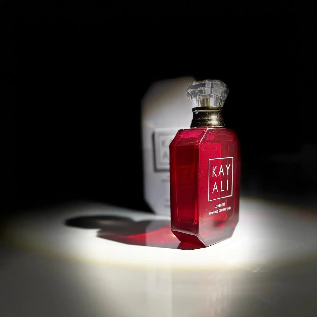 

KAYALI Burning Cherry 48: Идеальный алкогольный гурманский аромат 2026 года | Насыщенный аромат вишни и древесного пало-санто