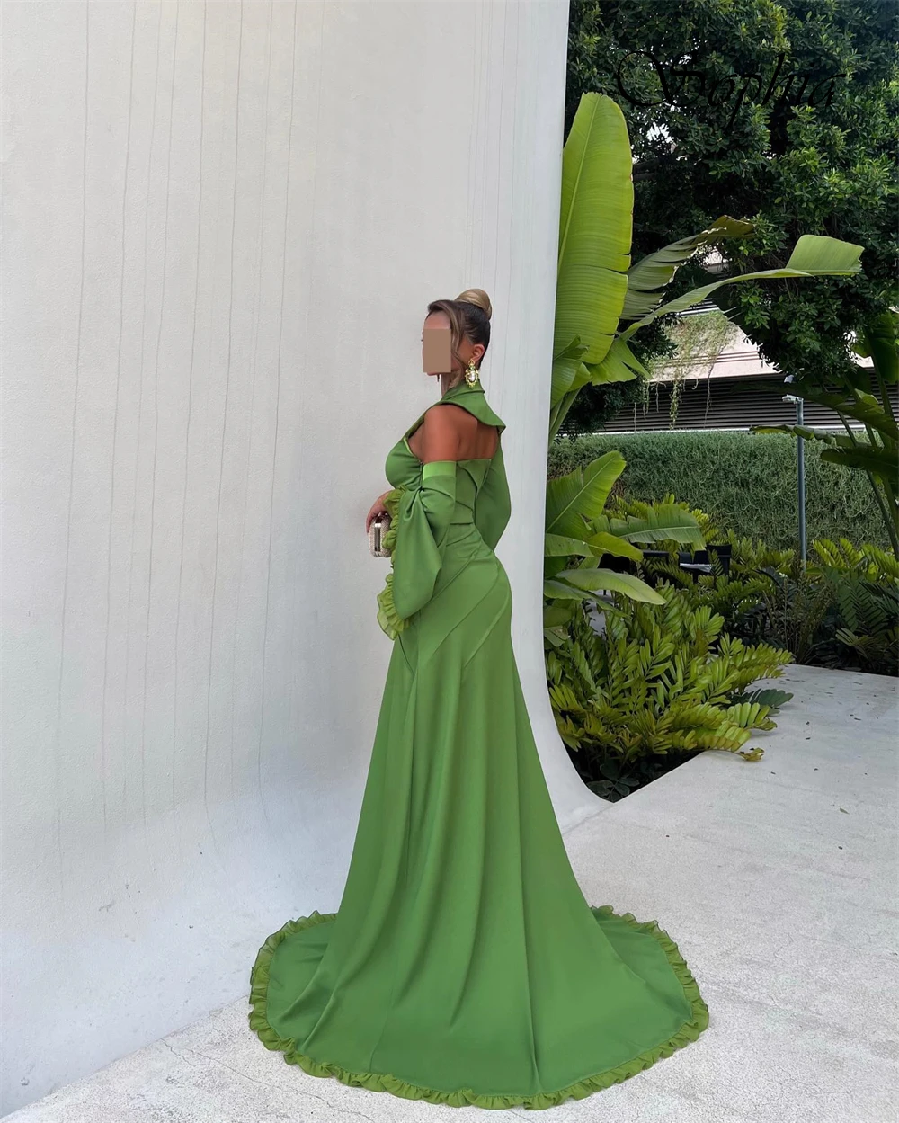 

Customized Classic Green Chiffon Evening Dress Temperament Celebrity Gowns Long Sleeves Backless Simple Special Occasion Gowns