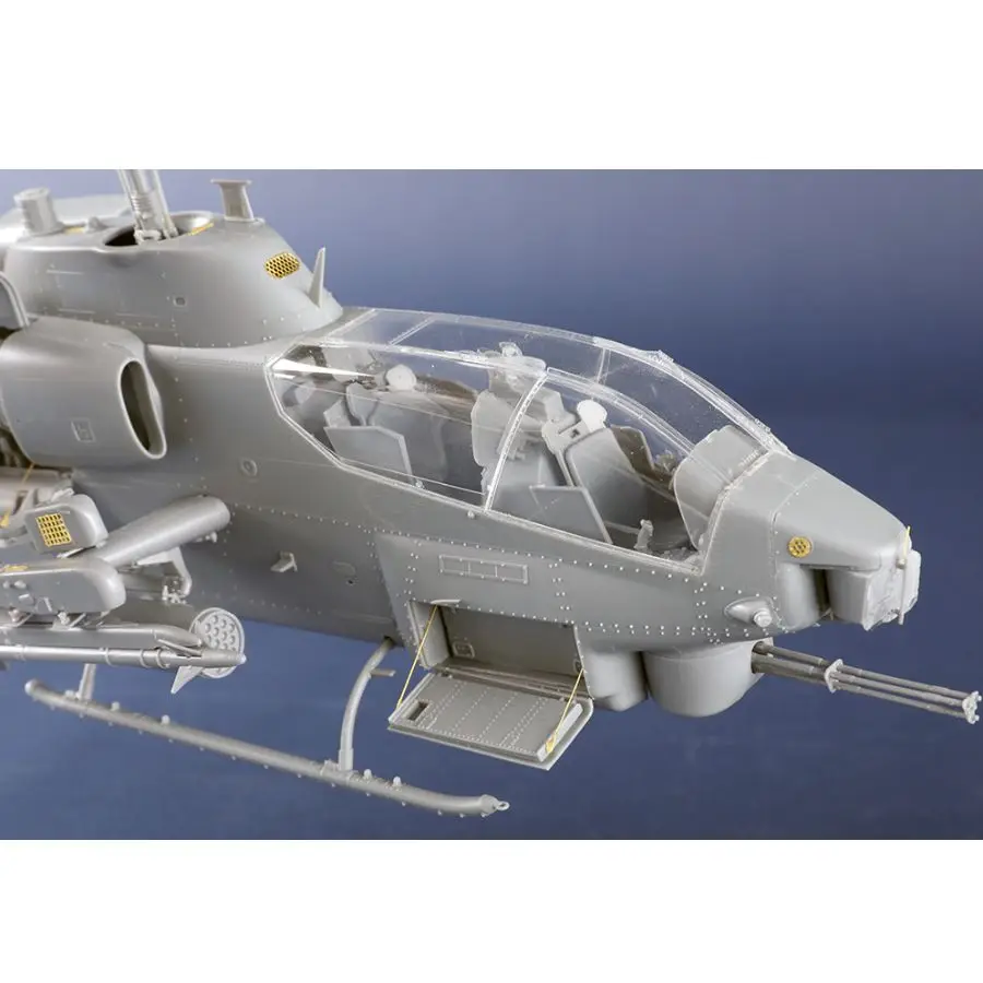 05117 Trumpeter 1:35 AH-1W Super Cobra (échappement tournée) Kit de modèle d'hélicoptère