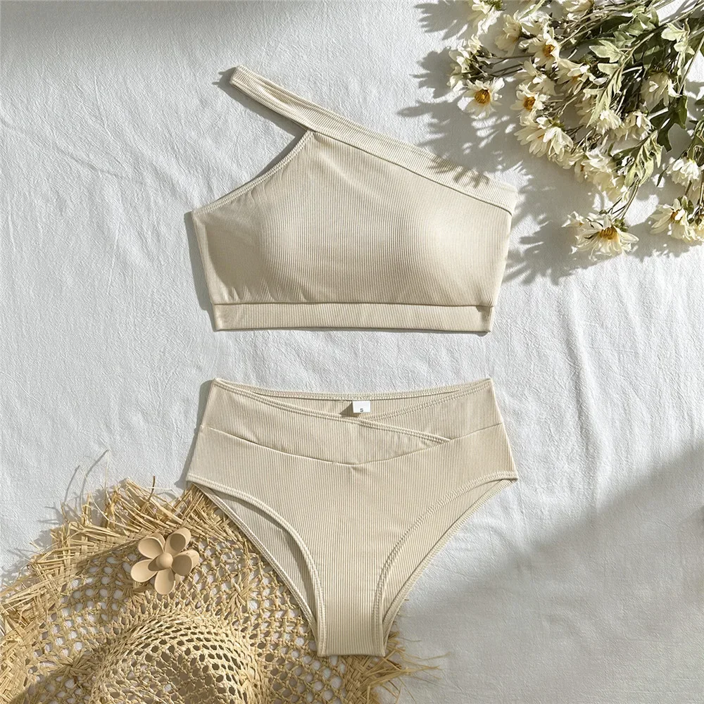 Bikini con cuello Halter dorado y purpurina para mujer, traje de baño Sexy con huecos en la parte delantera, Tanga con cordones, traje de baño sin espalda de corte alto, conjunto de Bikinis para bañista 2025