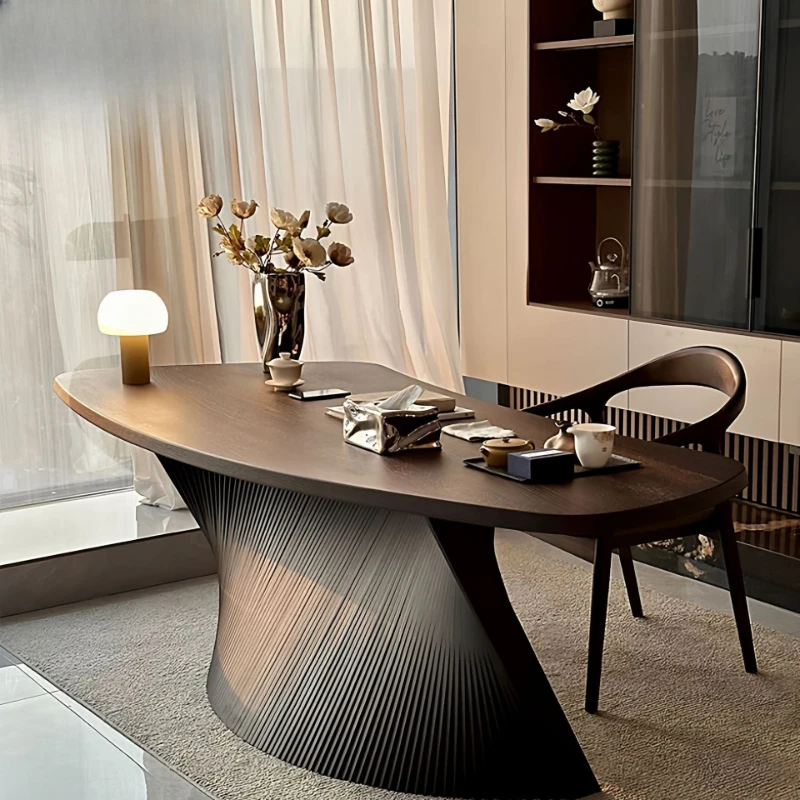 Итальянский минималистичный домашний стол