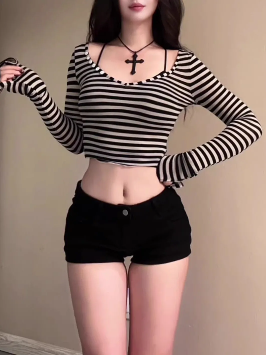 

Low Waist Casual Shorts Women's Stylish Hip Enhancing Cheeky Butt Shorts Spring Summer Cotton Stretch Denim Zipper Fly