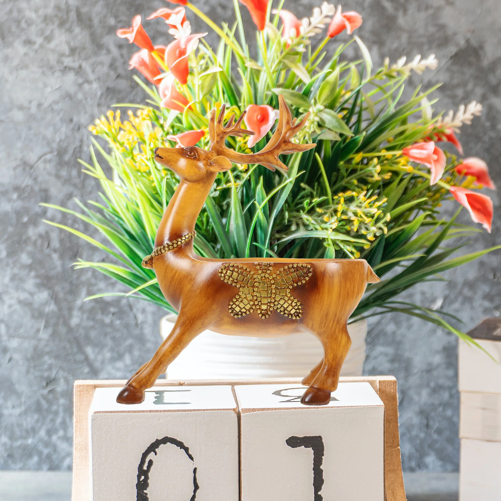 

Decorative Deer Storage Container Resin Craft Design for Keys Candy and Essentials Desktop Home Office Decor Resin Deer Statue