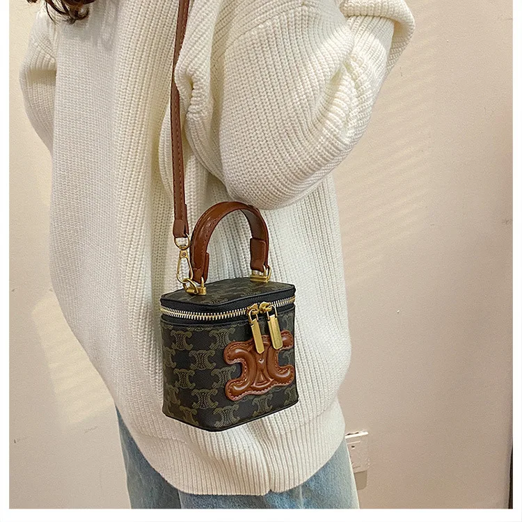 

Women’s Retro Contrasting Color Small Square Bag — Niche Versatile Shoulder Crossbody Cosmetic Bag