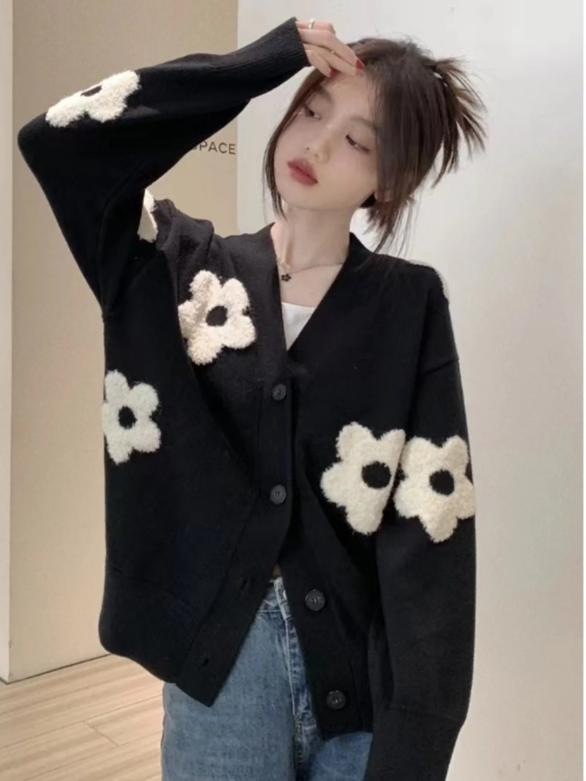 

Spring Autumn 2025 Women's Loose Long Sve V-Ne Flower Knitwear Cardigan Sweet Sle Casual Faion Outerwear Top
