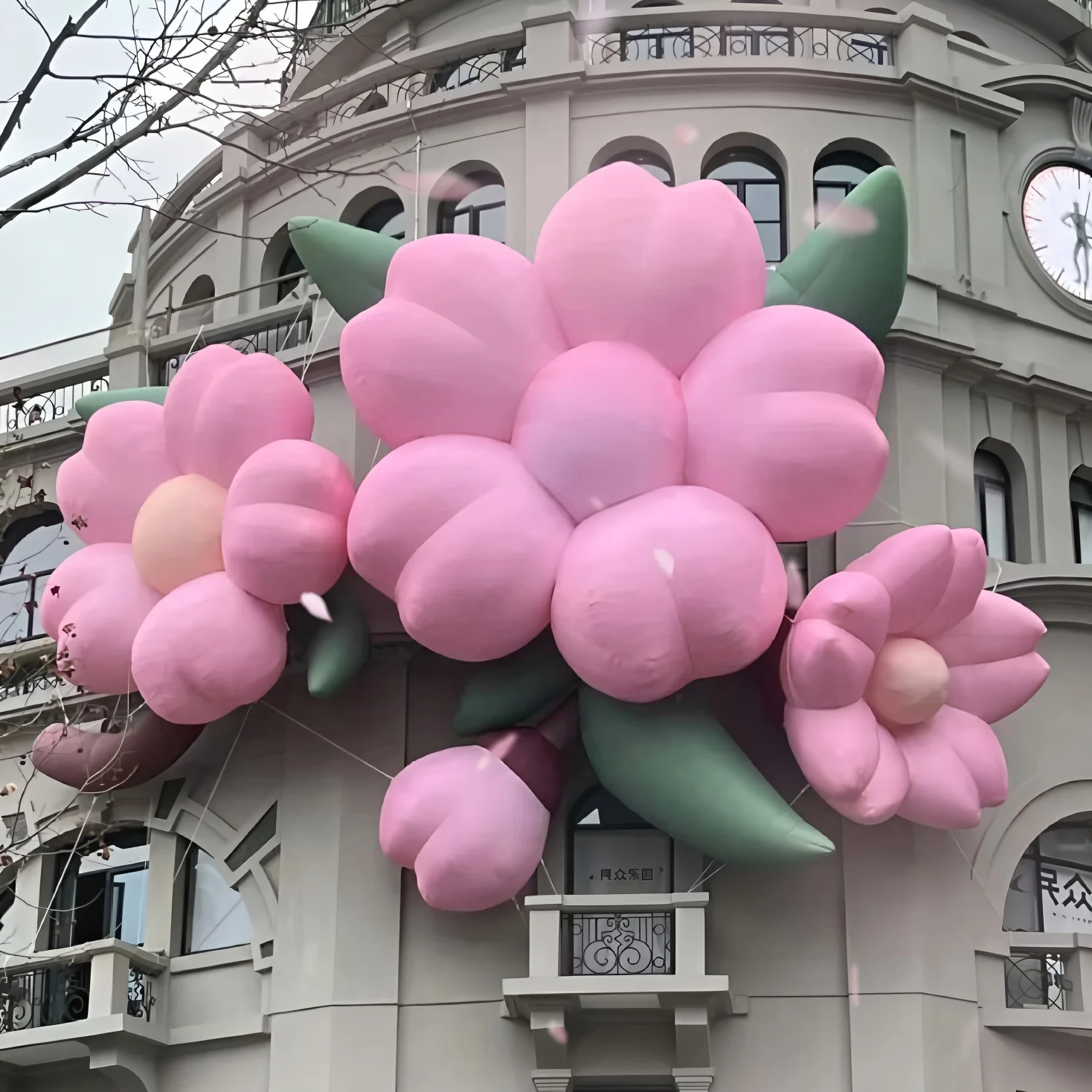 Nadmuchiwany model kwiatu, symulacja świecącej rośliny, kwiat, dekoracja do centrum handlowego, duża dekoracja dla influencera, kwiat brzoskwiniowy