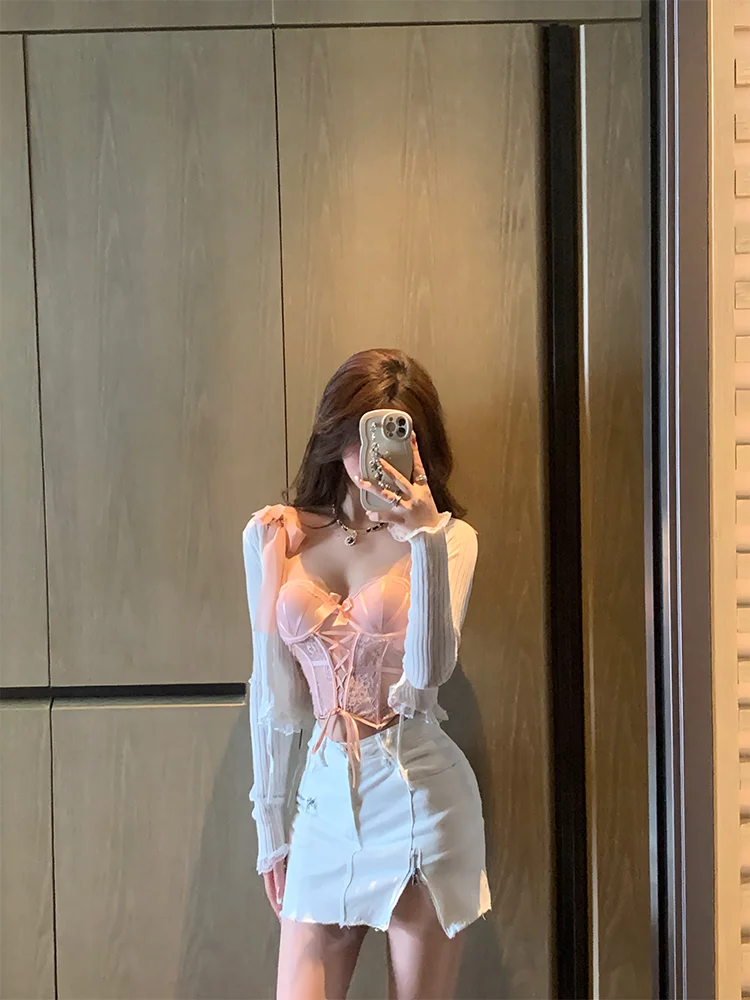 

Комплект женского нижнего белья UK Bla Pure Love War God: бюстгальтер-топ на кружевных бретелях и трусики-шорты, облегающий крой, сексуальный дизайн