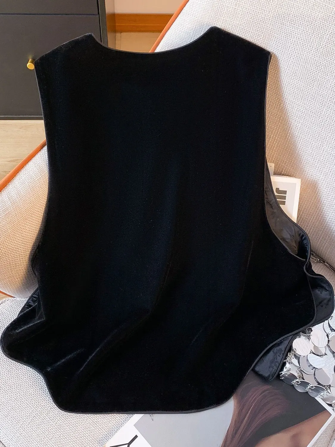 Nowa chińska kamizelka damska z bogatym haftem, okrągły dekolt, materiał z jedwabnego aksamitu, do pracy, elegancka, o regularnej długości, zapinana na jeden guzik.