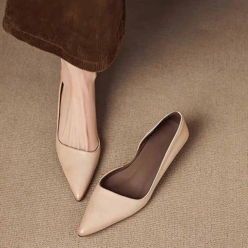 Elegante Damen Pumps mit Kitten Heel Niedriger Absatz Spitze Zehe Weiches Leder Slip On Büro Abendschuhe Bequeme Flache Damenschuhe Party Business Festliche Pumps Halbschuhe – Detail 7
