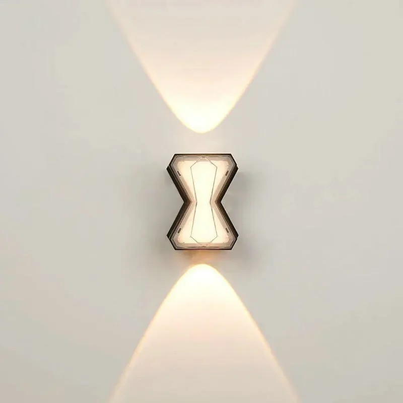 Lámpara de pared LED con diseño de diamante, ideal para crear un ambiente moderno en salones, dormitorios o patios. Lámpara de pared con iluminación ascendente y descendente.