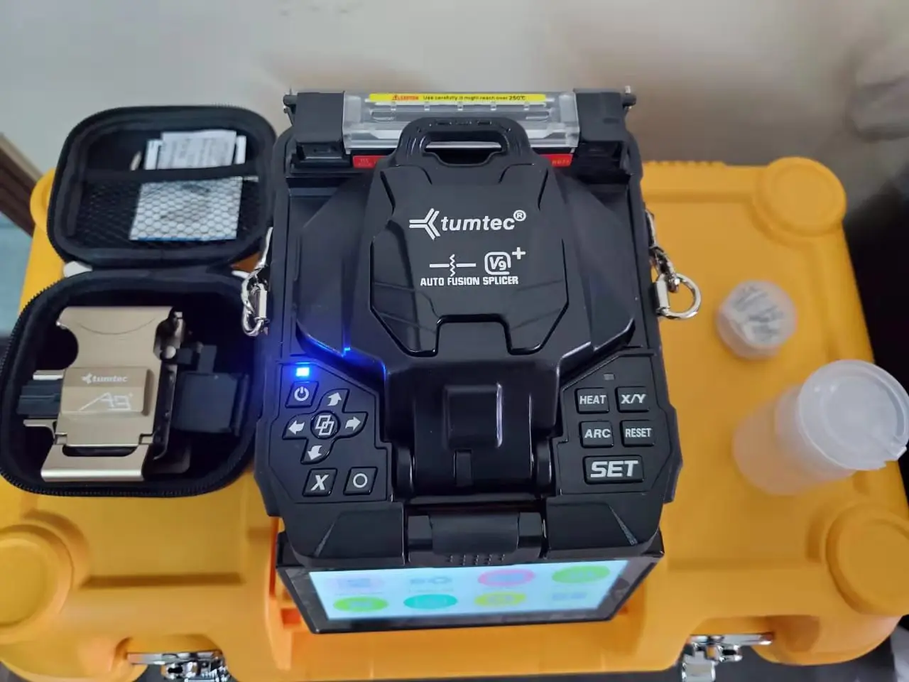 High Precision 6 Motors Backbone Fusion Splicer V9+ Premium Fiber Optic Equipment