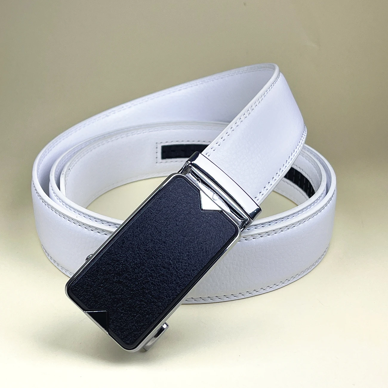 남성 하이 엔드 가죽 자동 버클 허리 벨트 패션 트렌드 비즈니스 캐주얼 바지 벨트 합금 소재 통근 스타일