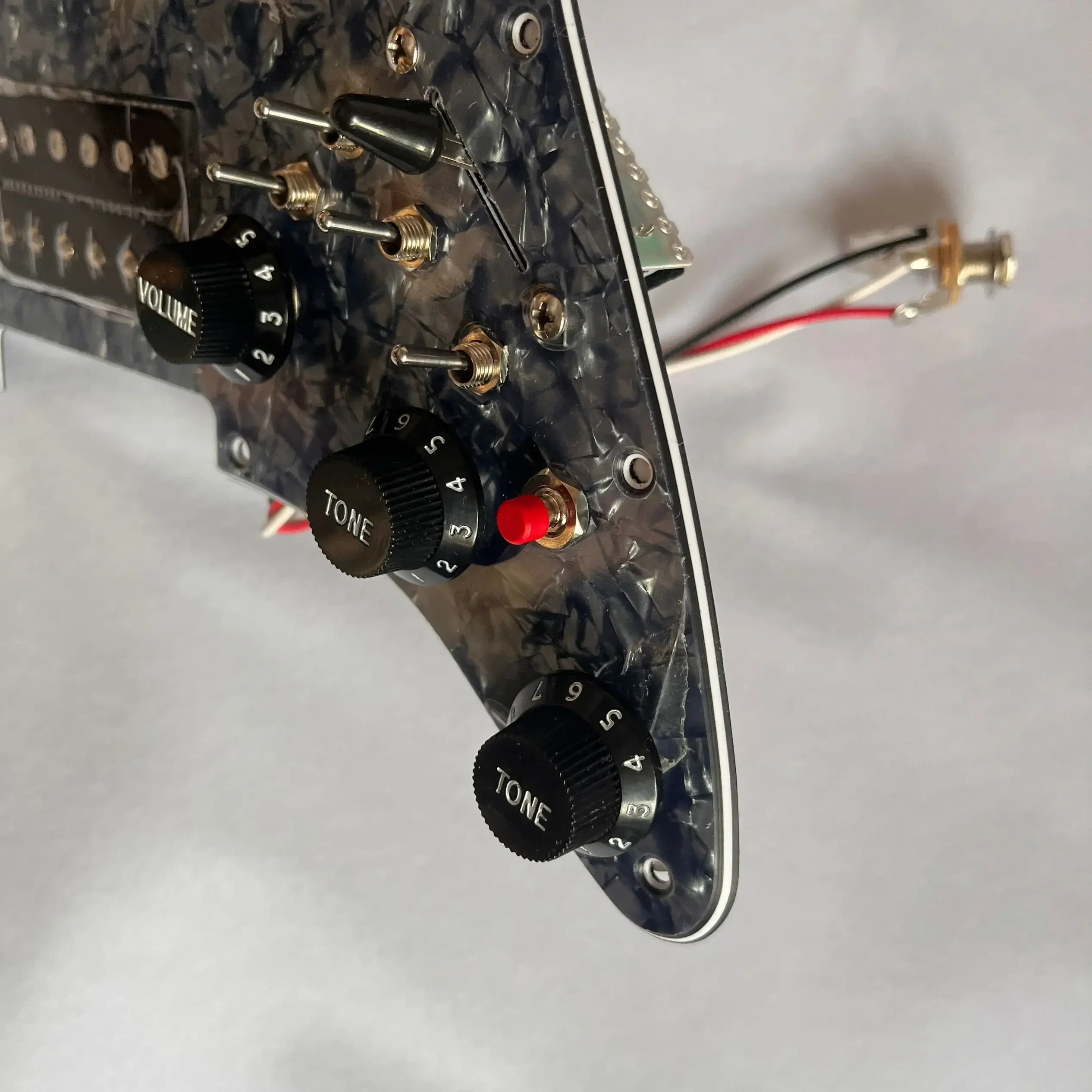 مجموعة HSH المحملة مسبقًا St Pickguard 3Ply 11 فتحة سوداء Ainico 5 هامبوكر التقاطات لفائف تقسيم التبديل متعدد لـ FD ST #3