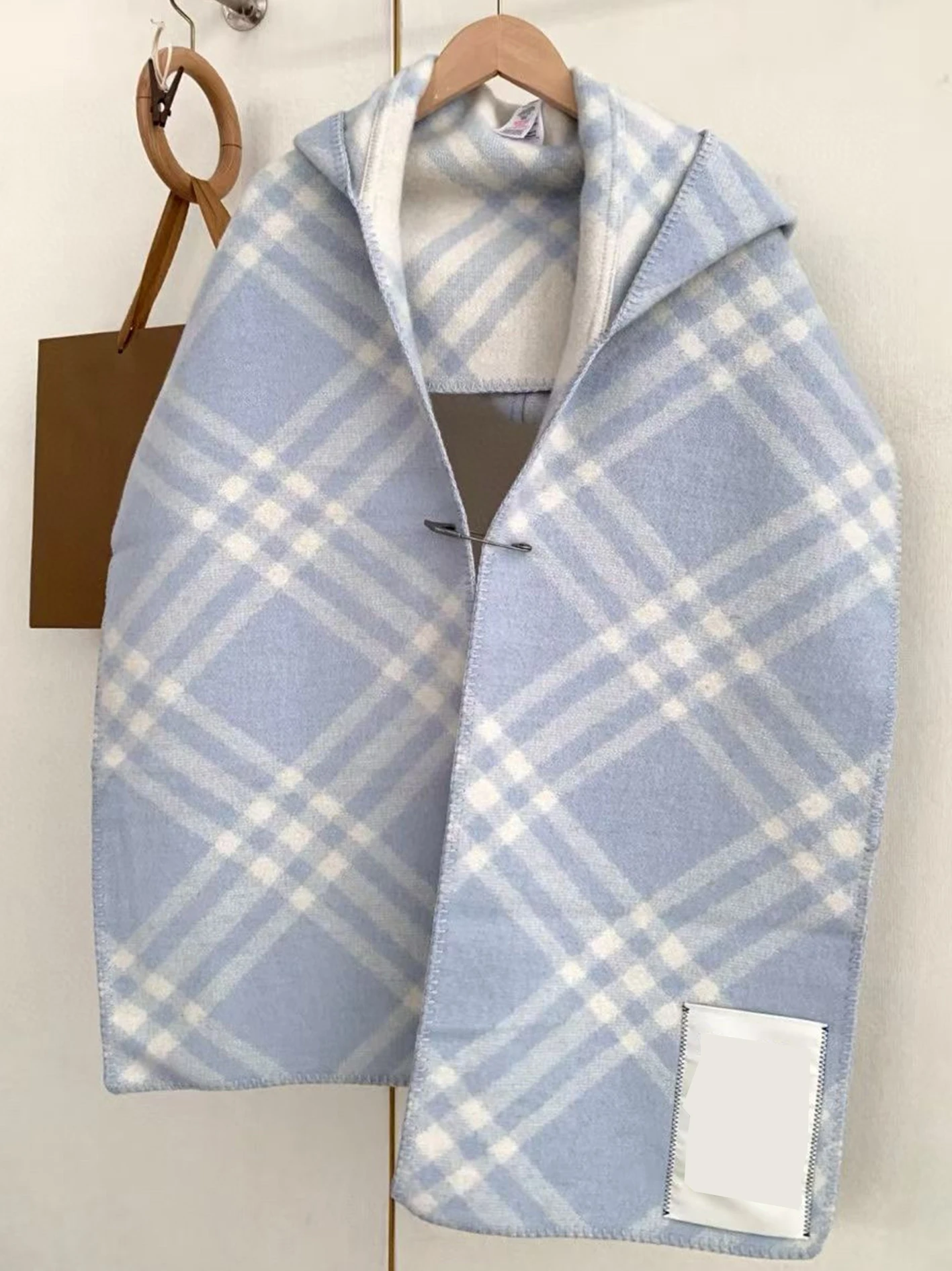 

Двусторонняя шерстяная накидка в клетку, шаль с капюшоном, женская роскошь, зимний теплый шарф, подарок, мягкий, рыцарь, герб B, пудрово-синий, клетчатый