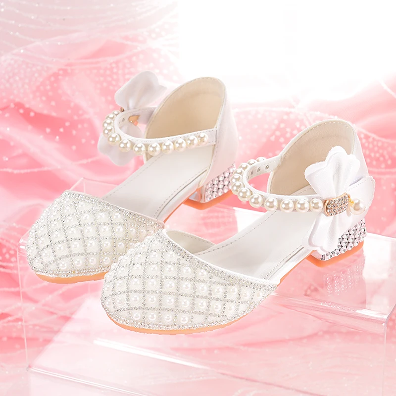 

Высокие каблуки для девочек имеет дизайнерскую повязку на голову, идеально подходящие для свадеб и вечеринок. Детские туфли принцессы с кристаллами,