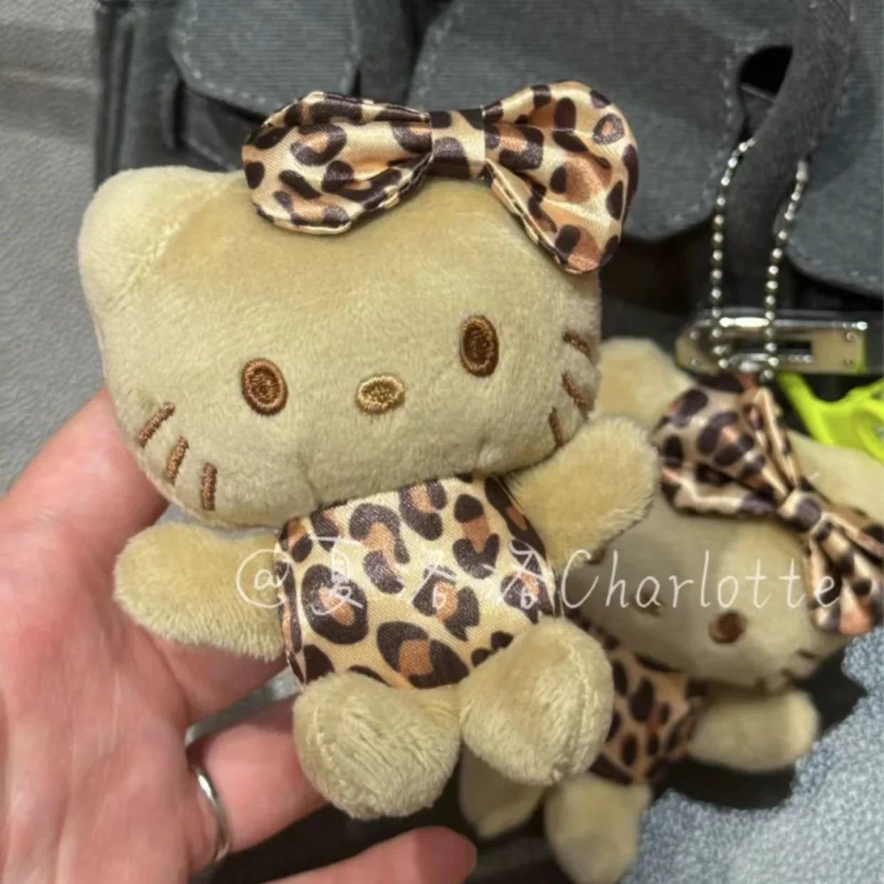 Sanrio Hello Kitty Cute Cartoon Kt Cat Plush Leopard Print Doll Keychain Kawaii Fluffy Stuffed Toy Backpack Pendant Holiday Gift