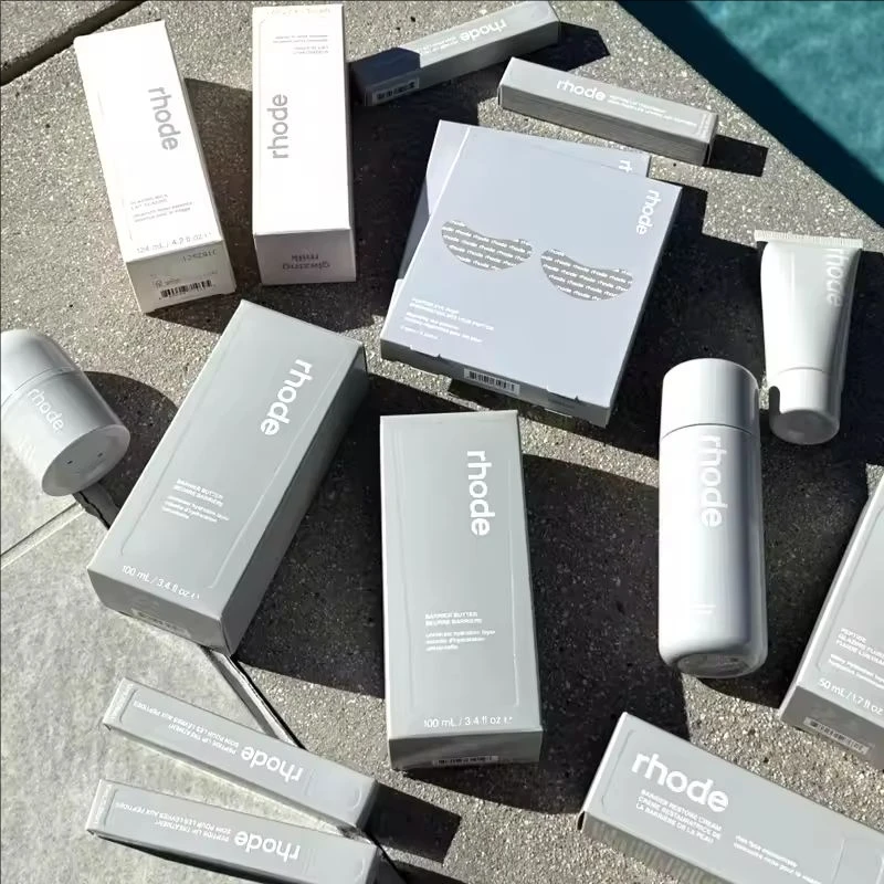 Crema Facial Glazing Milk de Rhode Makeup, Limpiador Facial Refrescante de Piña, Hidratación Duradera, Bolsa de Almacenamiento Negra