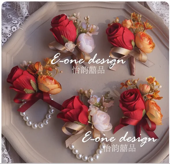 

Forest European wedding wedding corsage bride groom father mother groomsman wrist flower opening ceremony meeting