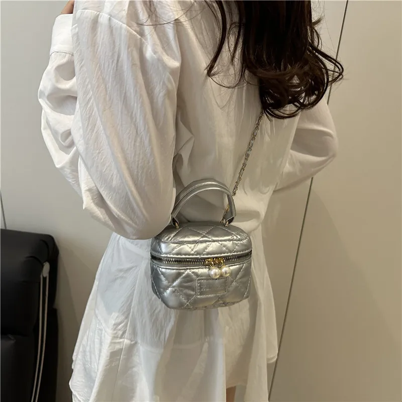 

2025 Diamond Quilted Crossbody Bag for Women Embroidered Chain Shoulder Purse Chic Mini Flap Bag with Lipstick Pocket