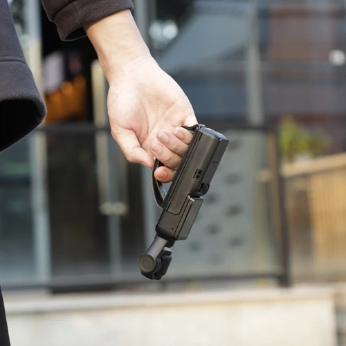 Imagen 2 del producto Kit de accesorios Osmo Pocket 3: correa de muñeca anticaída y mango extensible con soporte para zapata fría | Diseño de ajuste ajustable para micrófono/lente