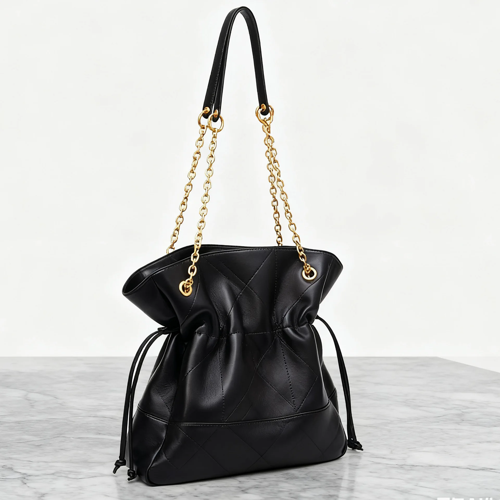 

Bucket Tote Bag, Large Capacity Handbag, 2026 Sheepskin Shoulder Bag, High-end Underarm Bag