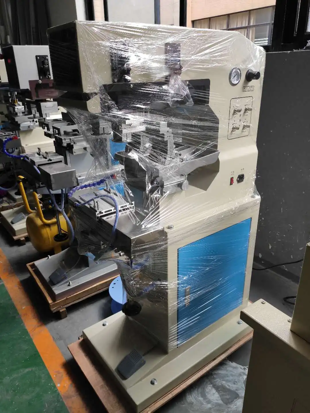 

Shuttle 2 color pad printer for Small area logo printing of plastic block