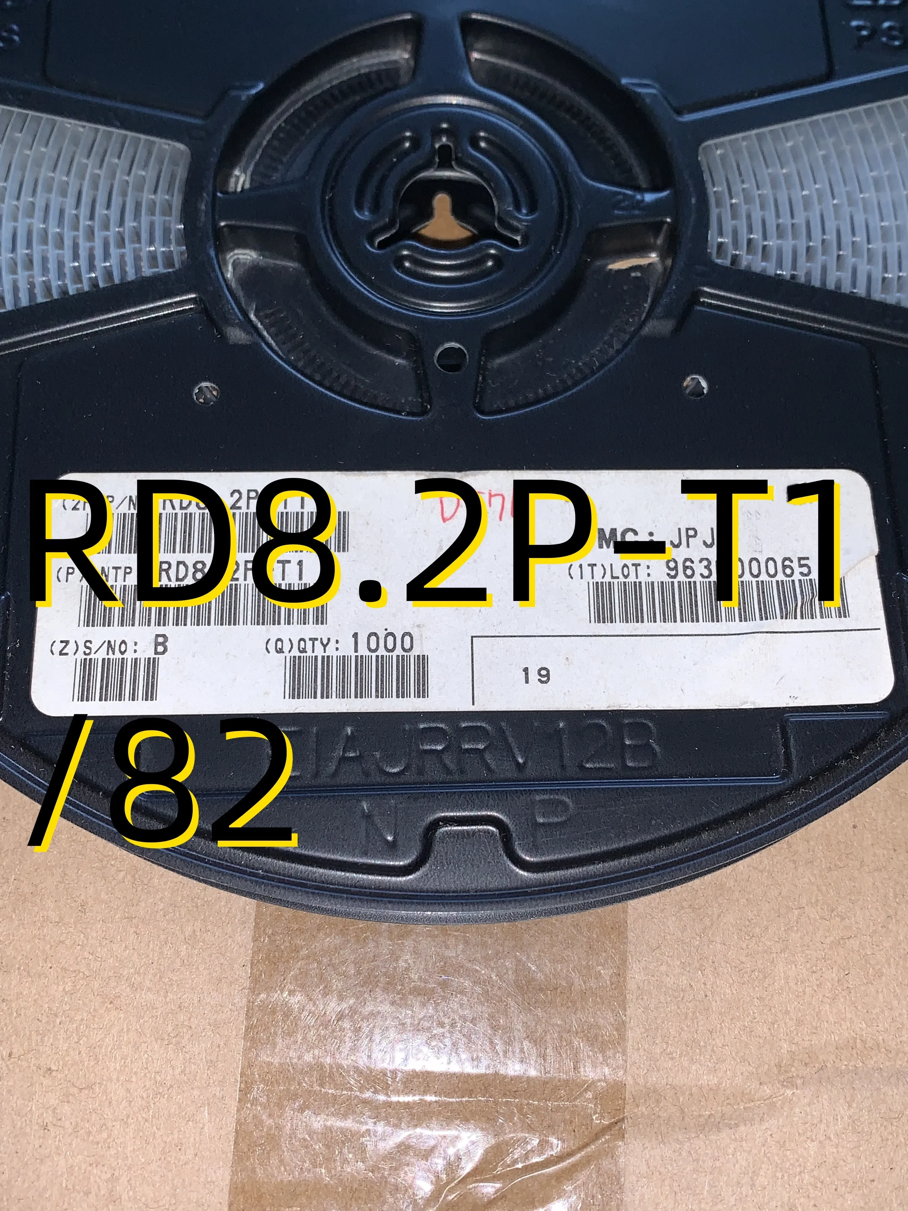 

10шт RD8.2P-T1 /82 03+ SOT89