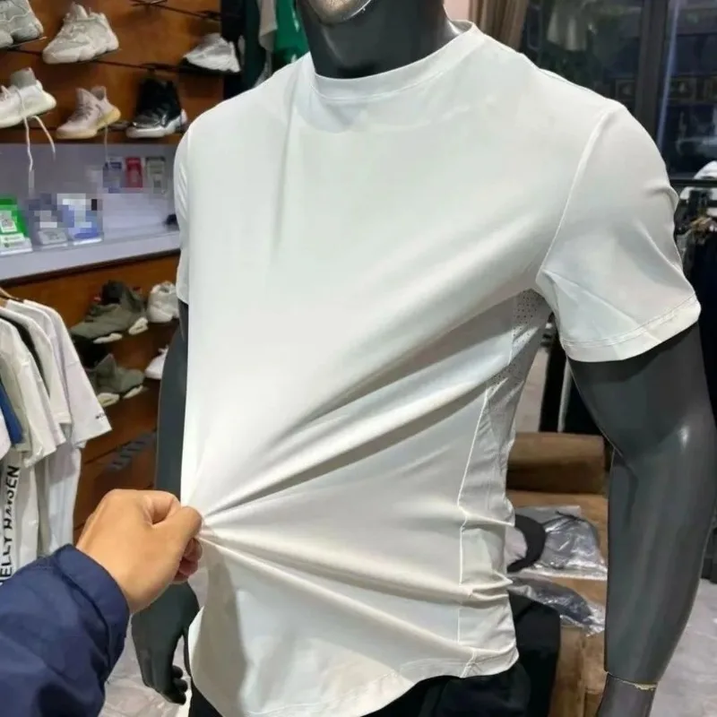 Thumbnail 4 - #19 Best Athletic Performance Tops to Buy In 2026