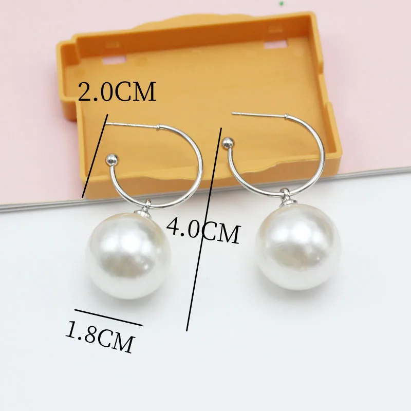 NEW Big White Imitation Pearl Round C-type Drop Earrings for Women Pendientes Hyperbole Geometry Ear Jewelry Simple Accessories