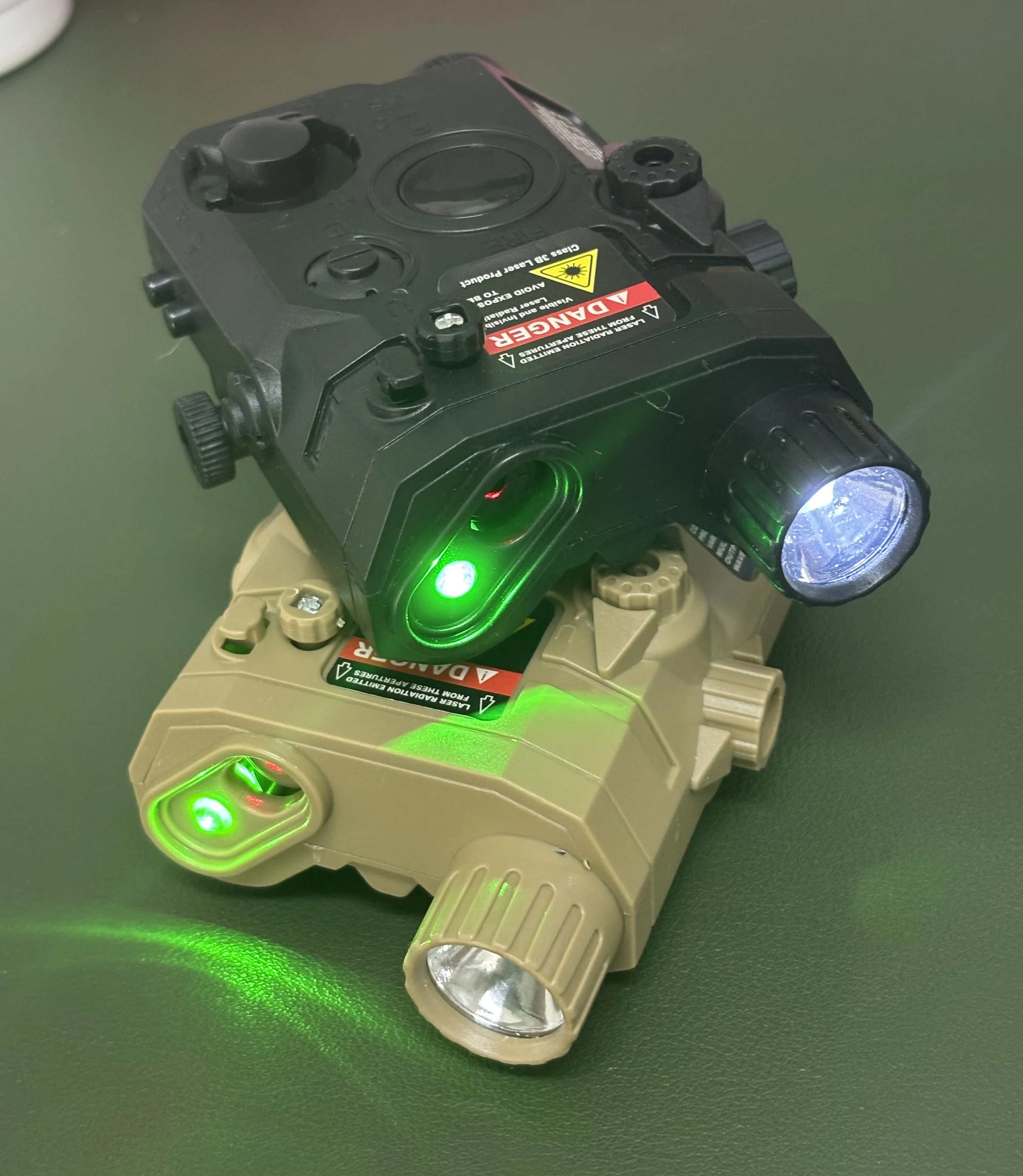 Airsoft Tactical WADSN AR/PEQ 15 Box UHP Version ohne Funktion, Dummy PEQ15 LA-5C Batteriefachmodell für Picatinny-Schiene – Detail 3