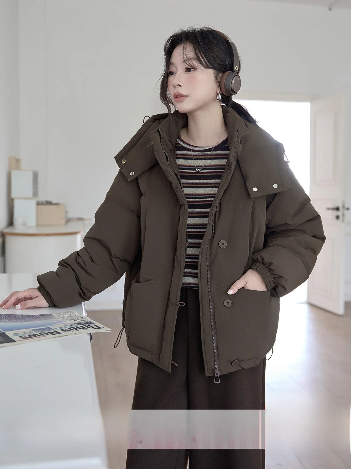 

HuiXi Women's Short Puffer Jacket 2025 Winter New Style White Duck down Hooded Coat Warm And Versatile Korean Style Commute
