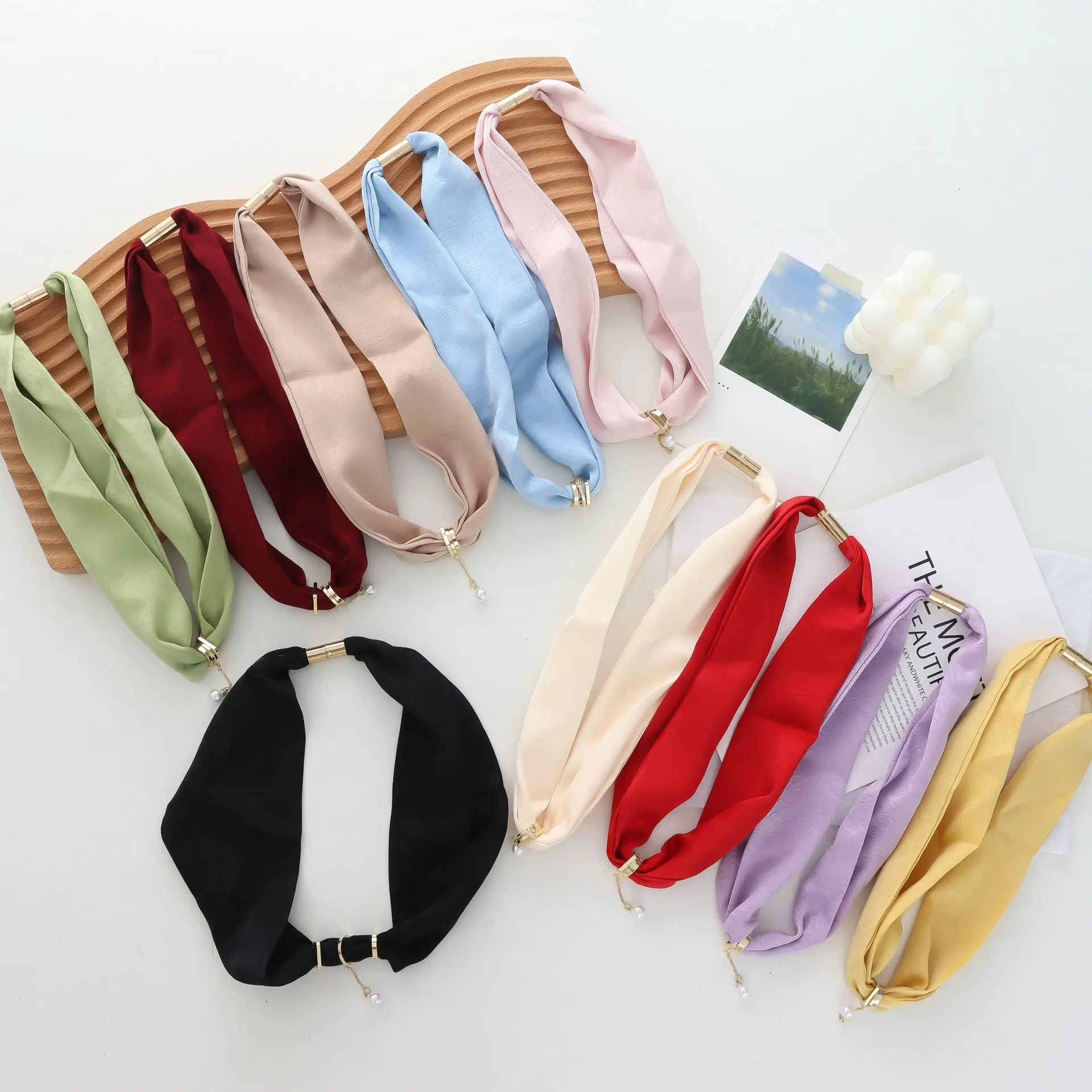 2025 Sciarpa leggera Sciarpa da donna Solido da donna Tutto abbinato Moda Copricapo magnetico Bandana Sciarpa Collana Accessori