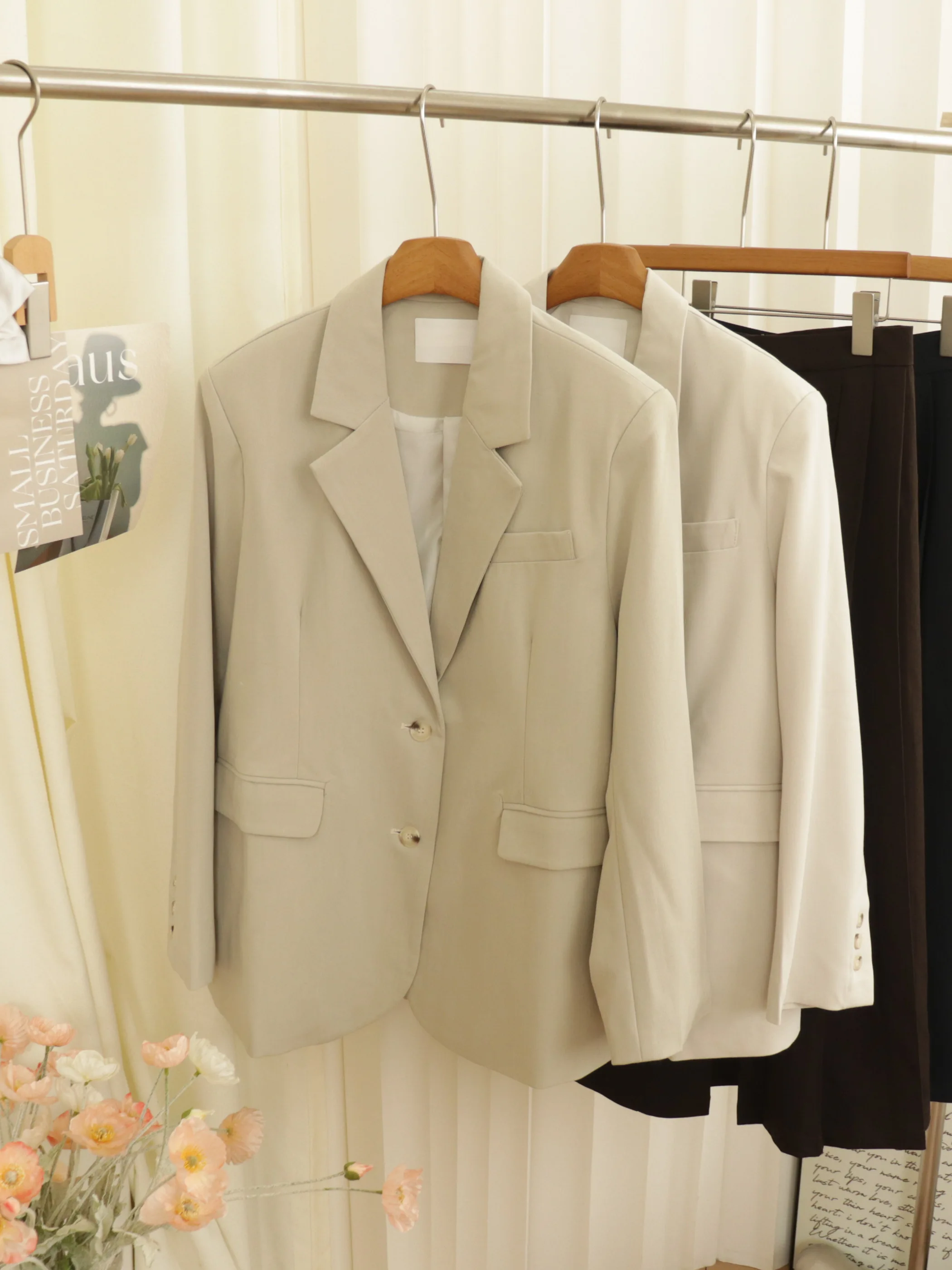 

Повседневный женский пиджак с длинными рукавами, весенний, в корейском стиле, свободного кроя, из качественного материала, светло-бежевый, универсальный, модный, верхняя одежда