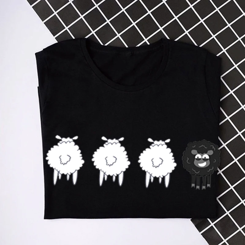 Maglietta Kawaii da donna Cartoon Pecora Stampa Top Ragazza Moda Casual Streetwear Unisex Nero Bianco Tee T-shirt oversize Ropa Mujer