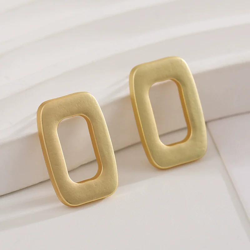 Hollow Out Rectangle Shape Drop Earrings for Women Golden Color Metal Geometry Dangle Earrings Simple Jewelry Gift