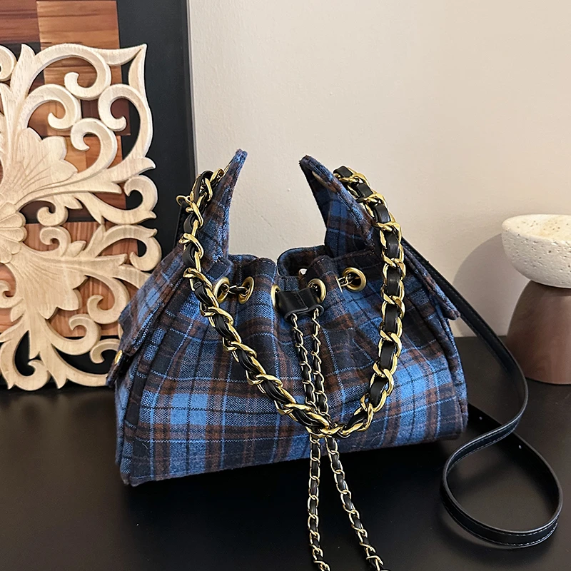 

Сумка Mom' Bag: Уникальная минималистичная сумка-мессенджер премиум-класса, стильная, с логотипом-буквой, для женщин, в повседневном винтажном стиле.