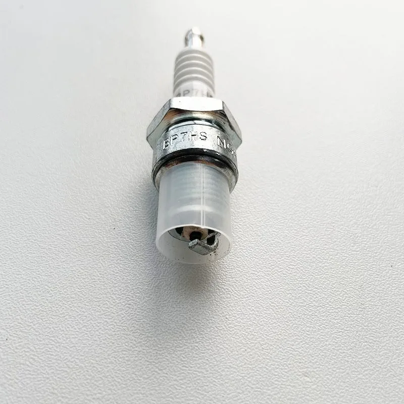 BP7HS  Spark Plug For Yamaha 2 Stroke Boat Outboard Engine Motor