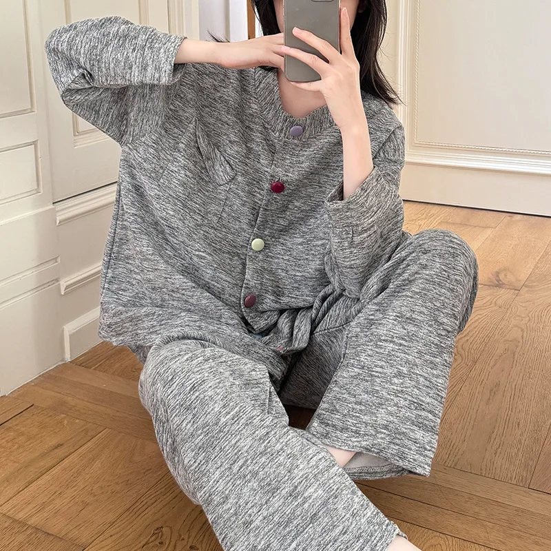 カジュアルな女性用パジャマ、長袖トップスとパンツの冬用寝間着セット、暖かい薄手のベルベット素材、女性用パジャマ、春と秋のホームウェア