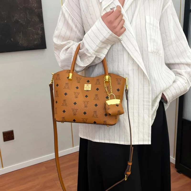 حقائب يد كلاسيكية للسيدات من المصمم الشهير، جزء خارجي أنيق من الجلد، مثالي للمكتب أو