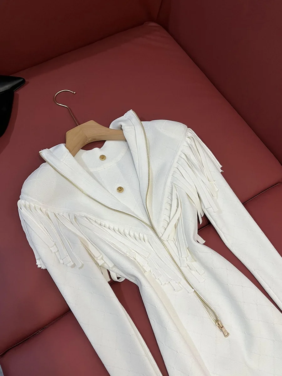 Elegancki, wysokiej jakości, dzianinowy, długi sweter z dekoltem w serek, frędzlami, wyszczuplający, dla kobiet, nowość na zimę, do pracy, szykowny.